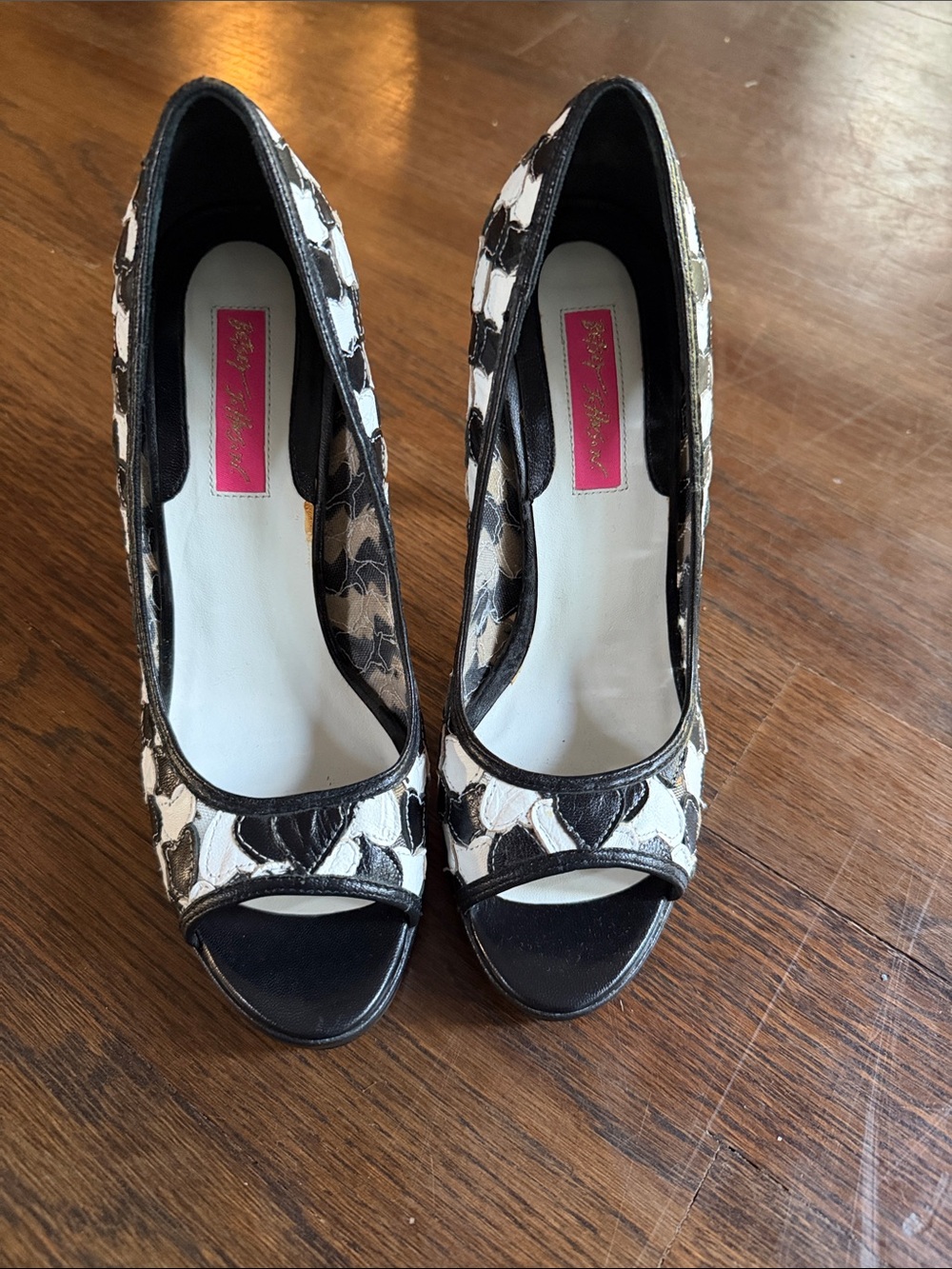 Betsey Johnson Black and White Floral Peep-Toe Pumps size 7.5